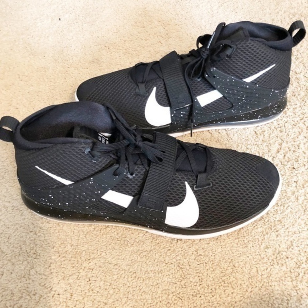 NIKE av6245-002 Air Force max 2 black speckled Size 18 shoes
